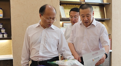 內(nèi)蒙古自治區(qū)政協(xié)黨組書記、主席李秀領(lǐng)考察、調(diào)研我公司